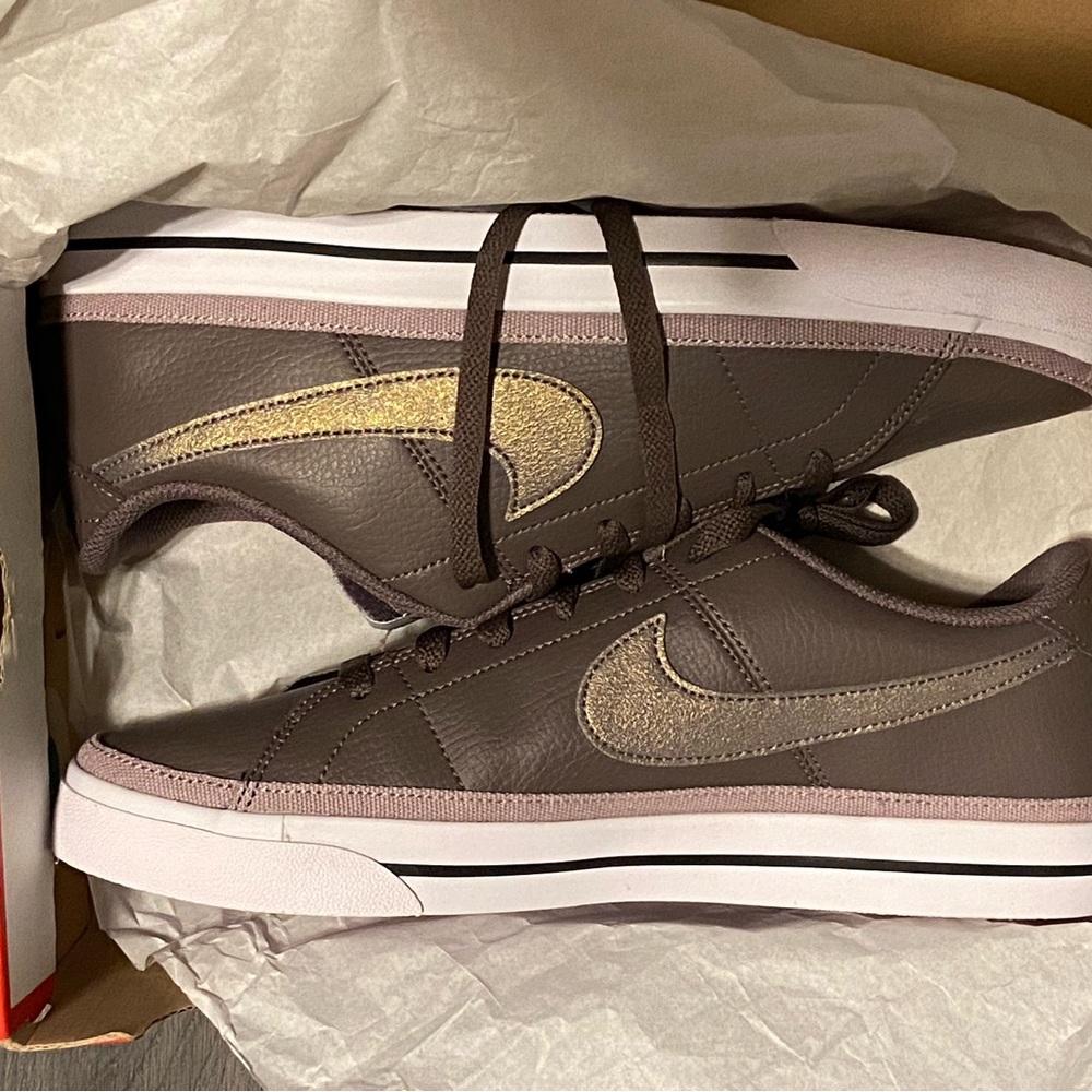 New Women’s Nike Shoes! Never Worn!